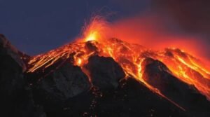 অগ্ন্যুৎপাতের কারণে ইতালিতে রেড অ্যালার্ট