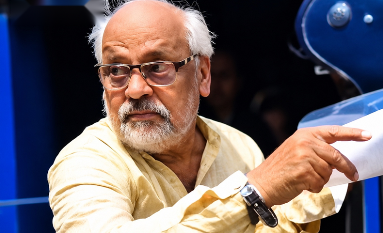 আদালতে হেলমেট ছুড়ে ফেললেন আখতারুজ্জামান, ১ দিনের রিমান্ড